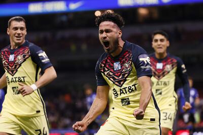 Los jugadores del América celebran un gol de Bruno Valdez (c) ante Querétaro, durante un partido de la jornada 8 del Torneo Clausura del fútbol mexicano, disputado en el Estadio Azteca, en Ciudad de México (México).
