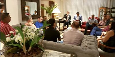 imagen de la reunión mantenida entre Mario Abdo y Hugo Velázquez con empresarios investigados.