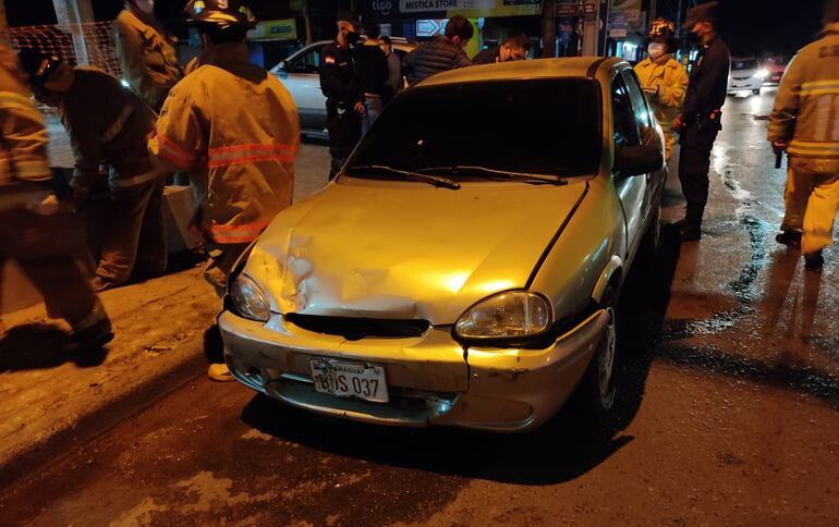 El conductor del Chevrolet Corsa afirma que tenía verde y que incluso otro auto pasó antes que él.