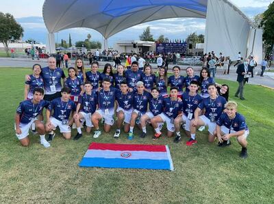 Integrantes de la selección nacional júnior de pádel que trajo el título mundial por equipos.