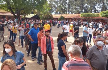 La carencia de máquinas podría generar mayor aglomeración de votantes y más demora, por lo que se platea alargar el horario de votación