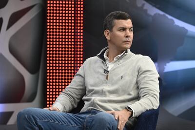 Cuestionan a Santiago Peña por asegurar que en Paraguay hay más escuelas y docentes de lo qué se necesitan.