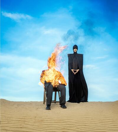 Con esta imagen del videoclip Eyesight promocionó su nuevo sencillo “Daggers into Bells”.