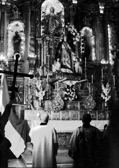 Rezo del quincenario a la Virgen de la Asunción en 1968, Archivo de ABC Color.