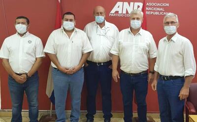 Darío Medina, gobernador de Boquerón, Hugo Lezcano, precandidato de CC para Mariscal Estigarribia, Ernst Giesbrecht, Elmer Vogt y el diputado Edwin Reimer, en la ANR.