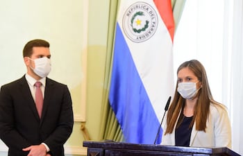 Hernán Hutteman, jefe de gabinete civil de la presidencia de la República y Carmen Marín, secretaria de la Unidad de Gestión Presidencial.