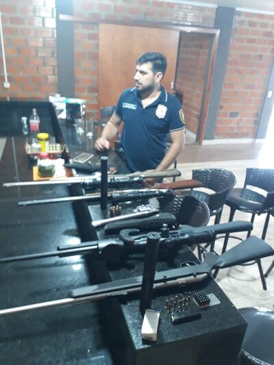 Un lote de seis armas de fuego fue encontrado durante un allanamiento en un establecimiento rural de Tavapy-.