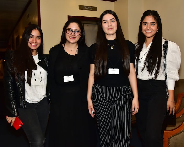 Gabriela Sánchez, Mercedes Gamarra, Nara Pérez y Maira León.