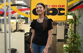 Sara Pedrozo de visita en la redacción de ABC, donde brindó detalles del concierto que ofrecerá este sábado.