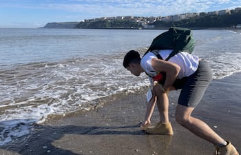 El paraguayo Ivan Fariña, integrante de la expedición Vuelta al Mundo, en la que 36 jóvenes iberoamericanos homenajean a Fernando de Magallanes y Juan Sebastián Elcano por la primera circunnavegación del mundo (1519-1521), en Bilbao donde vio el mar por primera vez.