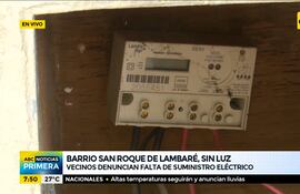 Un grupo de vecinos del barrio San Roque de Lambaré denunciaron que desde anoche, a las 23:00 no tienen luz. Patricia Pereira comentó que es la segunda noche que pasan sin energía eléctrica.