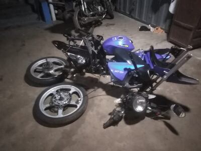 El joven encontró su motocicleta totalmente desarmada.