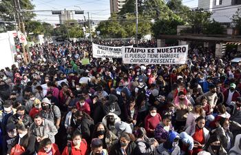 Itaipú, su energía, todo el complejo hidroeléctrico también es de la República del Paraguay, pesar de que en 37 años solo pudo aprovechar el alrededor del 8% de su energía, según confirman los registros oficiales.