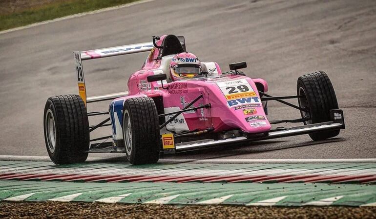 El paraguayo Joshua Duerksen mostró toda su calidad el fin de semana en el mítico circuito de Imola, en Italia.