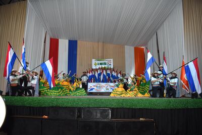 El elenco artístico la Norteña de San Pedro de Ycuamandyyú se lució en la noche artística internacional