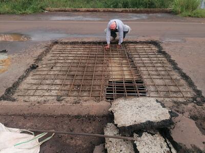 La ruta departamental D035, que conecta al distrito de Tacuatí, se asfaltó hace poco, pero ni siquiera revisaron lo que había debajo del viejo empedrado.