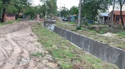 Reclaman conclusión de canal de desagüe en Limpio.