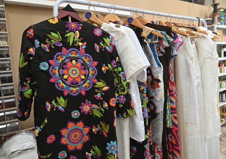 Prendas elaboradas en la Fundación Princesa Diana de Francia.