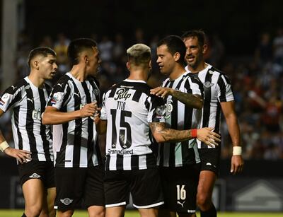 Libertad ganó y aumentó su ventaja en la clasificación