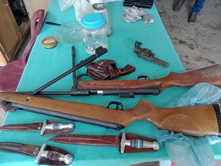 Evidencias incautadas por la Policía Nacional, de la vivienda del sospechoso.