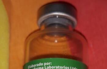 Frasco de la piperacilina entregada por Imedic al IPS. El medicamento será incinerado luego de que Dinavisa detectara desvío de calidad.