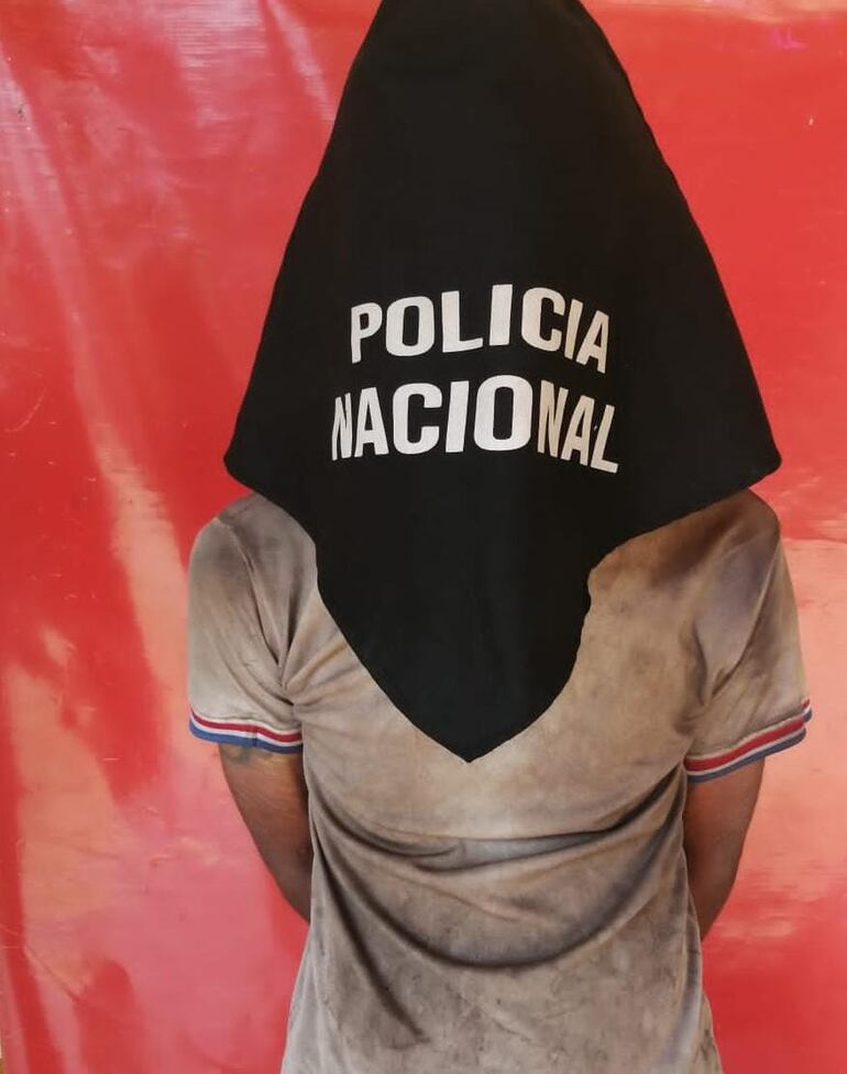 Cristian David Riveros Sánchez detenido como presunto autor del robo de dos baterías para auto.