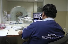 El 30% de los pacientes hospitalizados en el Hospital Nacional requieren de una tomografía, según Yolanda González, directora del nosocomio.