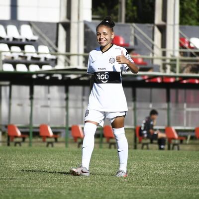 Daniela González, delantera franjeada.