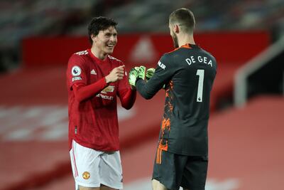 Víctor Lindelof y David de Gea, jugadores del Manchester United de Inglaterra.