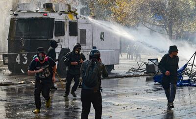 Dos manifestantes heridos de bala y dos detenidos en Día del Trabajo en Chile./ AFP)