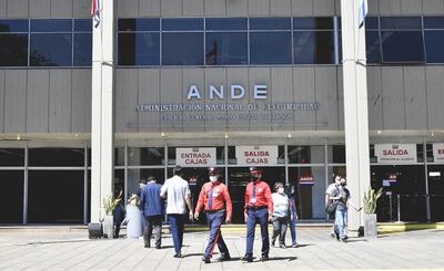 Se jubilan 130 funcionarios de la ANDE por año. Ayer, la estatal cumplió 72 años de su creación.