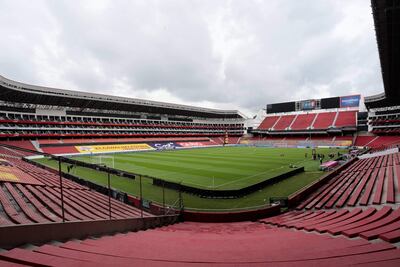 Fotografía de archivo fechada el 8 de junio del 2021 que muestra el estadio Rodrigo Paz Delgado de Quito (Ecuador). La Federación Ecuatoriana de Fútbol (FEF) anunció este miércoles que los próximos partidos de la selección nacional por las eliminatorias suramericanas, ante Paraguay y Chile, se jugarán en el estadio "Rodrigo Paz" con el 30 por ciento de aforo permitido de público y estrictas medidas contra la covid-19.
