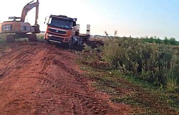 Por segunda vez Mopc repara puente "Paso Sinfó" en Ybycuí