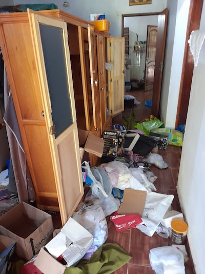 Los delincuentes desordenaron toda la casa para buscar objetos de valor.