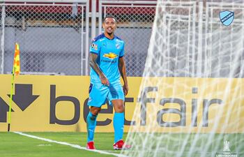 Francisco Chico Da Costa, ex jugador de Sol de América, marcó anoche dos goles para Bolívar.