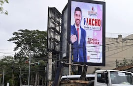 Cartel electoral del candidato colorado a diputado Ignacio "Nacho" Sánchez, sobre la avenida Mcal. López y Choferes del Chaco.