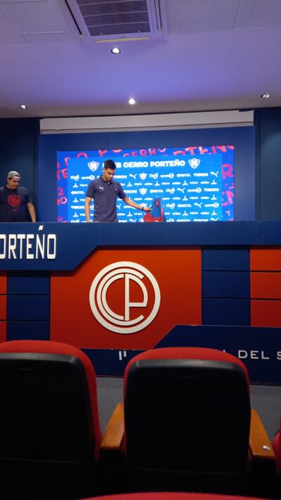 Damián Bobadilla dedicó gran parte de la conferencia a resaltar la labor de Cerro Porteño, con respecto a las formativas