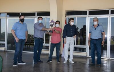 Los Antebi y Velázquez recibieron el trofeo “Clausura”, por el triunfo de Acteón.