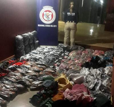 Los productos presuntamente falsificados fueron trasladados al barrio Ciudad Nueva para el procedimiento de rigor.