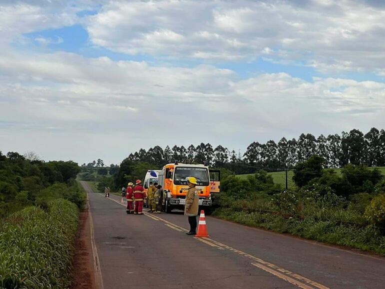 Bomberos acudieron al rescate del automovilista