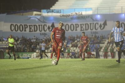 Orlando Gaona Lugo trata de generar una llegada para Nacional ante la marca de Rodrigo Alborno