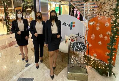 El staff de Fortaleza recibió con regalos a sus invitados.