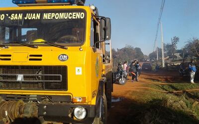 Carrobomba del Cuerpo de Bomberos Voluntarios de San Juan Nepomuceno, en un procedimiento.