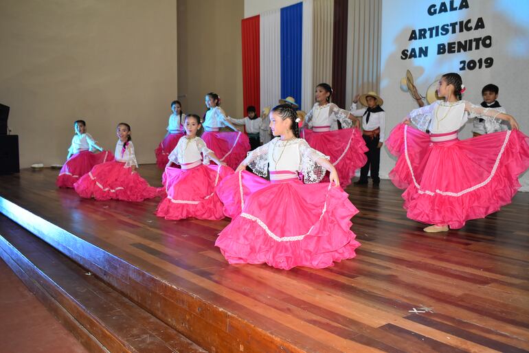 Estudiantes realizaron gala artística