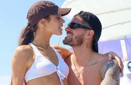 Linda parejita, Tini Stoessel y Rodrigo de Paul.