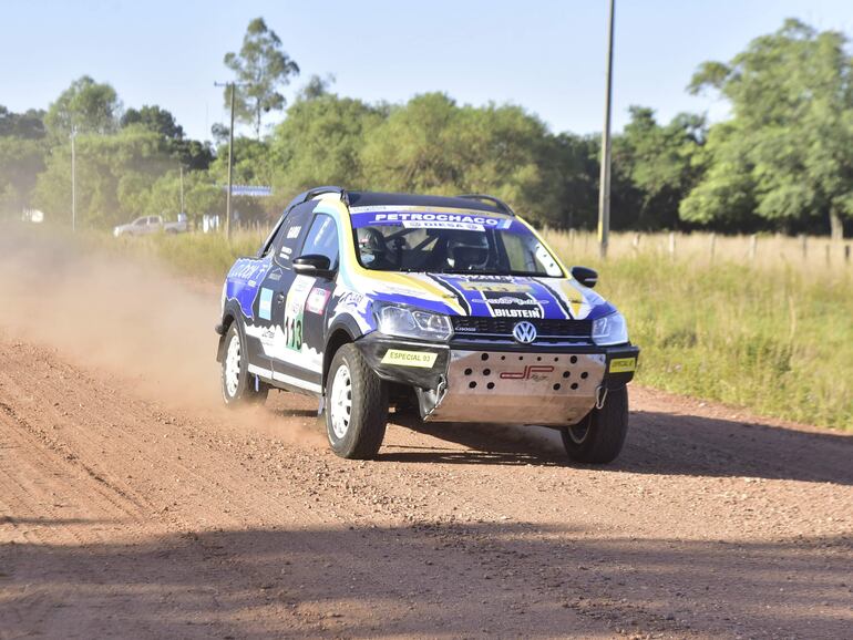 David White y Amado Báez (VW Saveiro) fueron los vencedores en la categoría T1 Nafta 4x2.