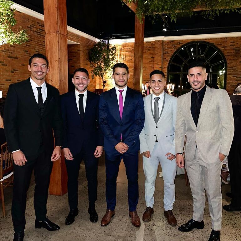 Iván Torres y otros colegas de Néstor Camacho que asistieron a la boda. (Instagram/Iván Torres)