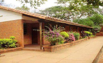 Directora del colegio de Caacupé aclara que no interviene en los concursos del MEC