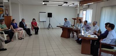 Delegación de la AFD en reunión con directivos y técnicos de la Cooperativa del Sur, de Encarnación, en el marco de un programa de ampliación de los servicios financieros de segundo piso a entidades financieras intermediarias (IFIS).