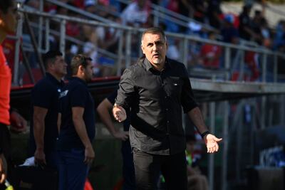 Pedro Sarabia, entrenador de Nacional, en la goleada 3-0 sobre Guaireña en el Arsenio Erico por la décimo novena jornada del torneo Clausura 2022 del fútbol paraguayo.